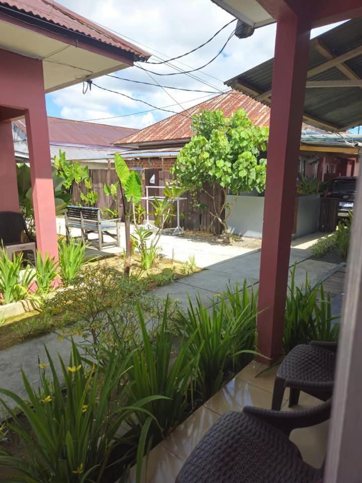 Baronda Guest House Sorong Exteriér fotografie