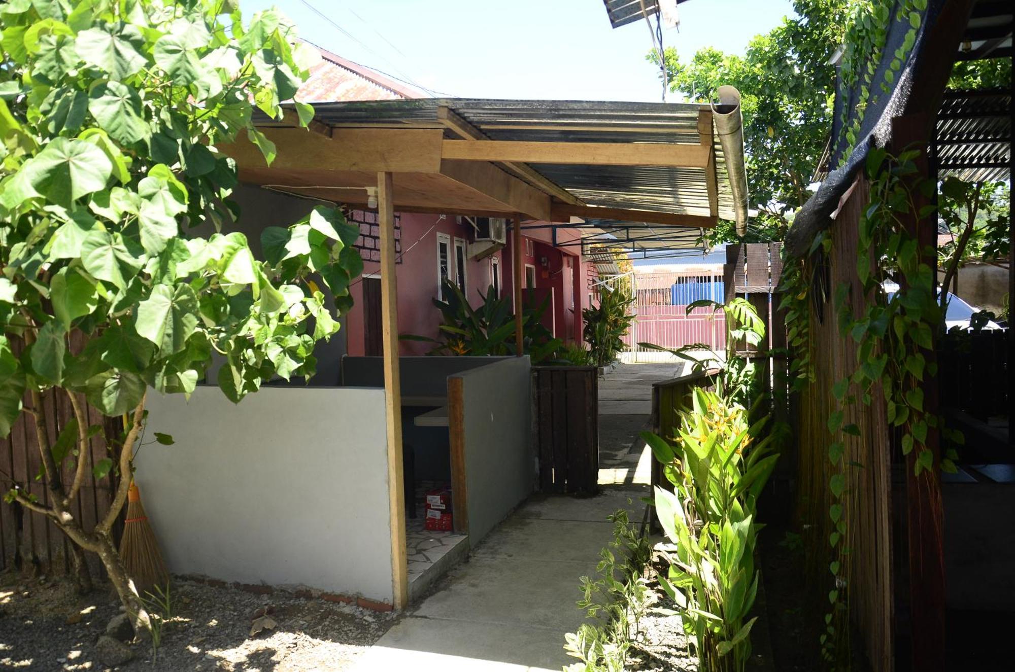 Baronda Guest House Sorong Exteriér fotografie