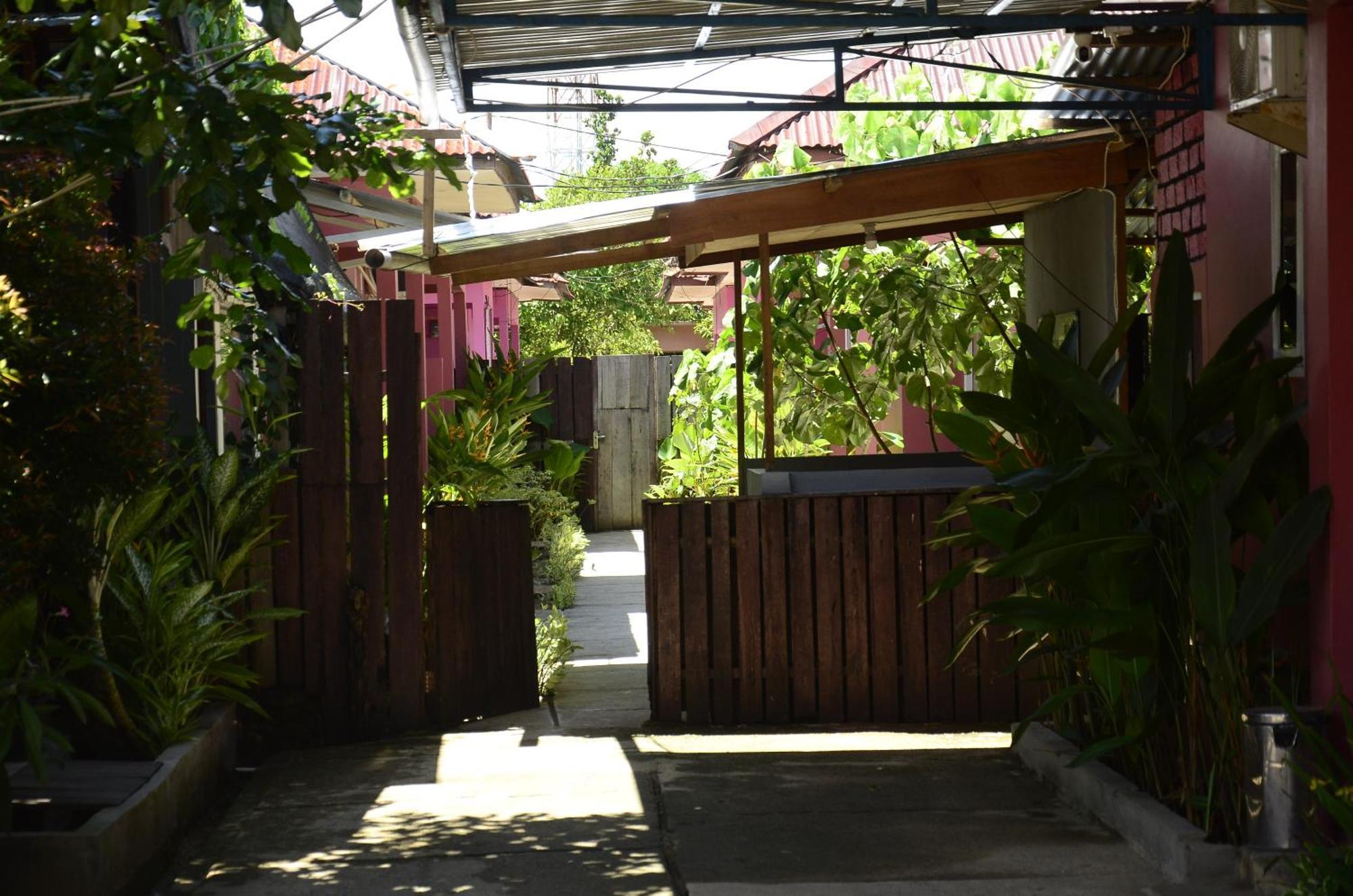 Baronda Guest House Sorong Exteriér fotografie